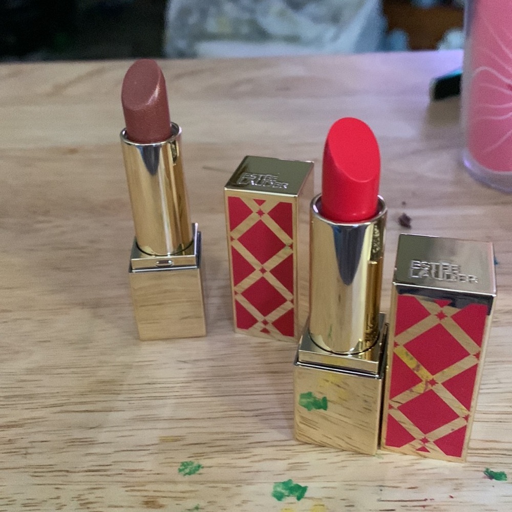 Estée Lauder lipstick never been used